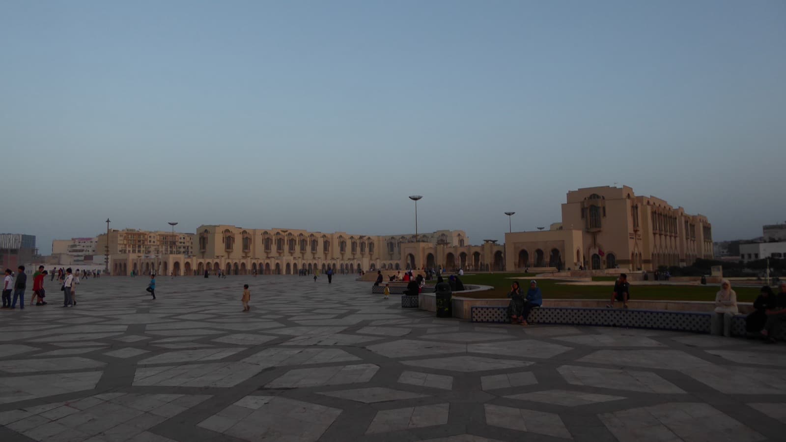 L'esplanade de la mosquée Hassan II à Casablanca, cœur de la première région électorale du Royaume